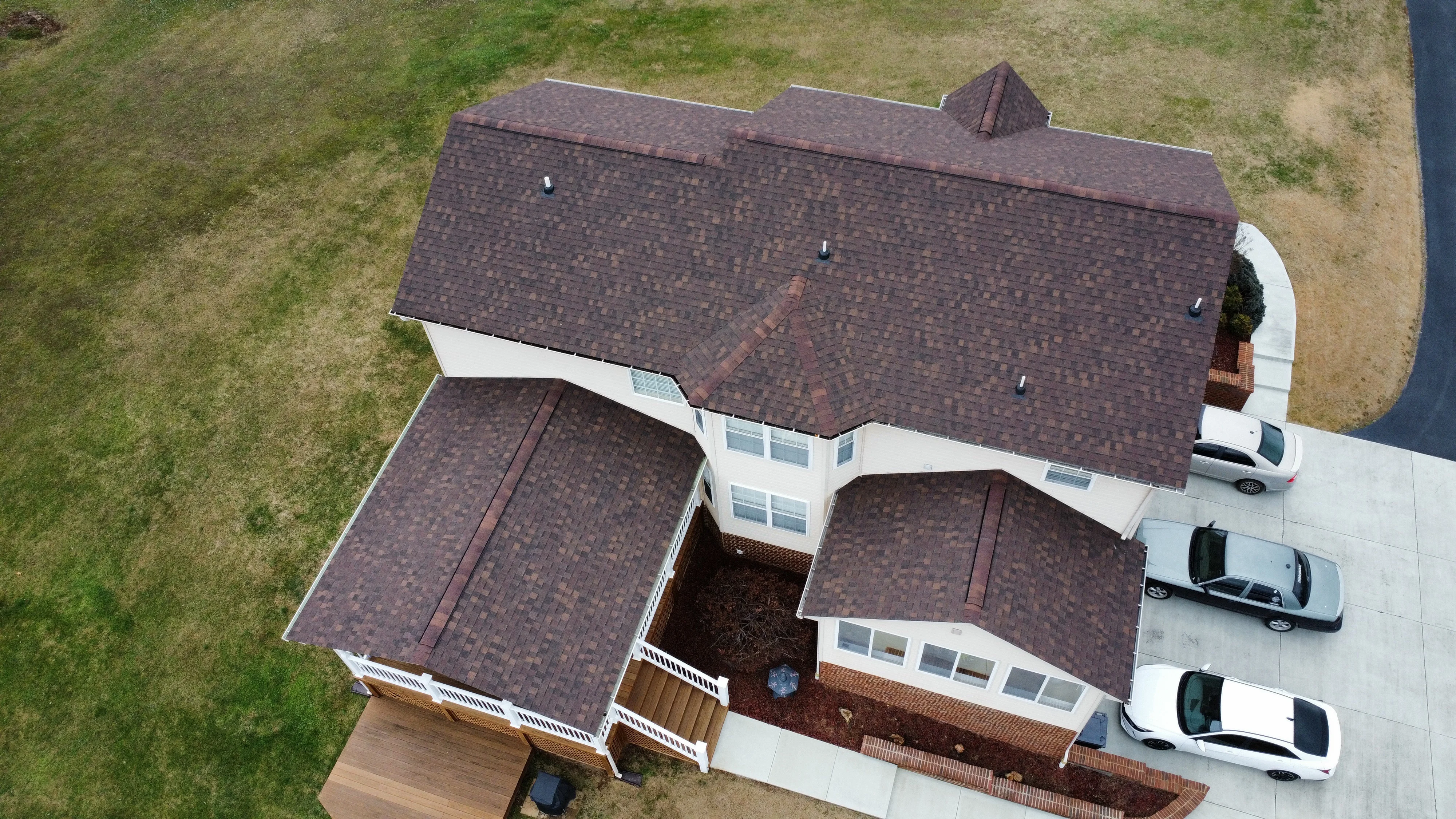 Large home with a brown dimensional shingle roof - roofing in Bristol, TN